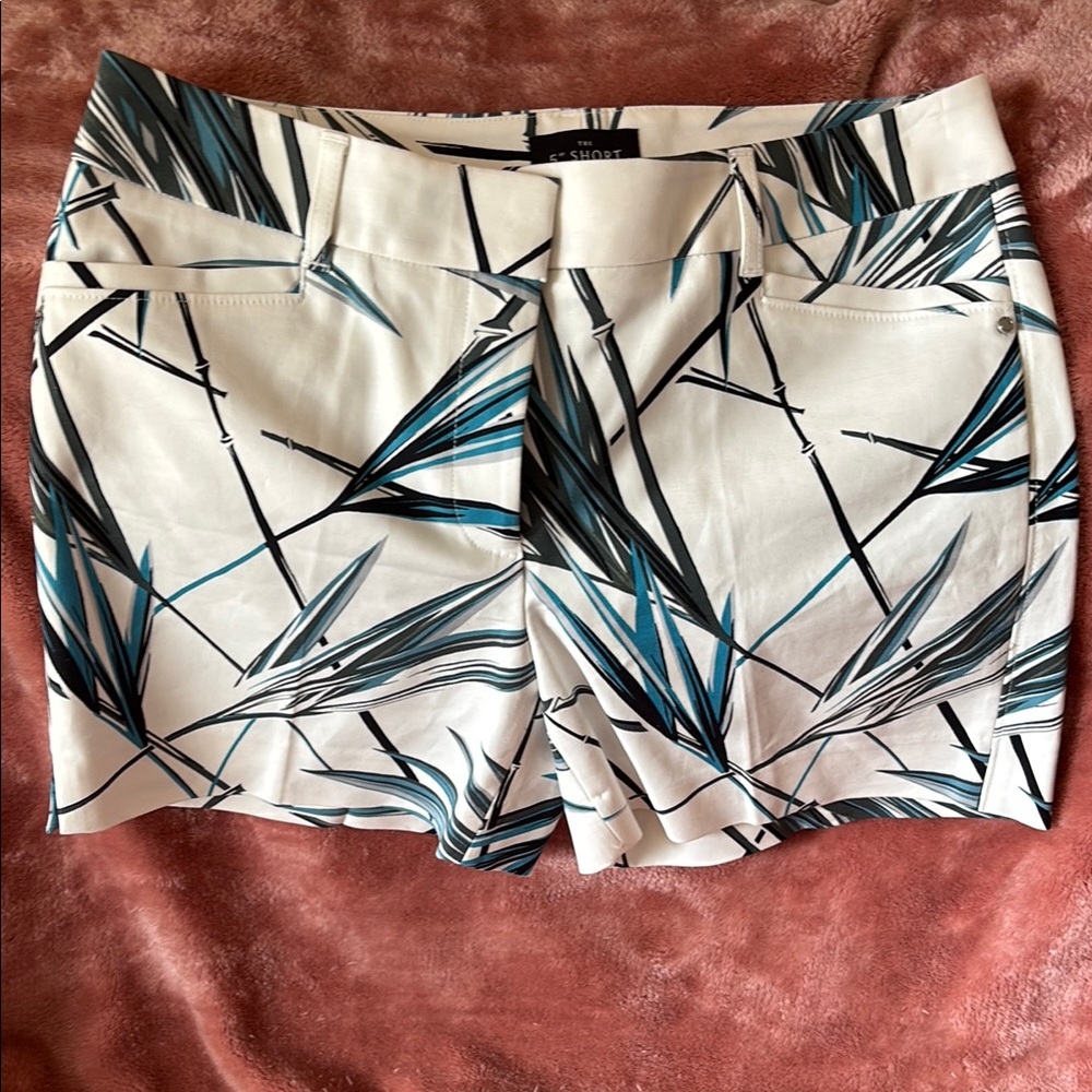 Women's White House Black Market The 5” Short Tropical Print Shorts size 2. New